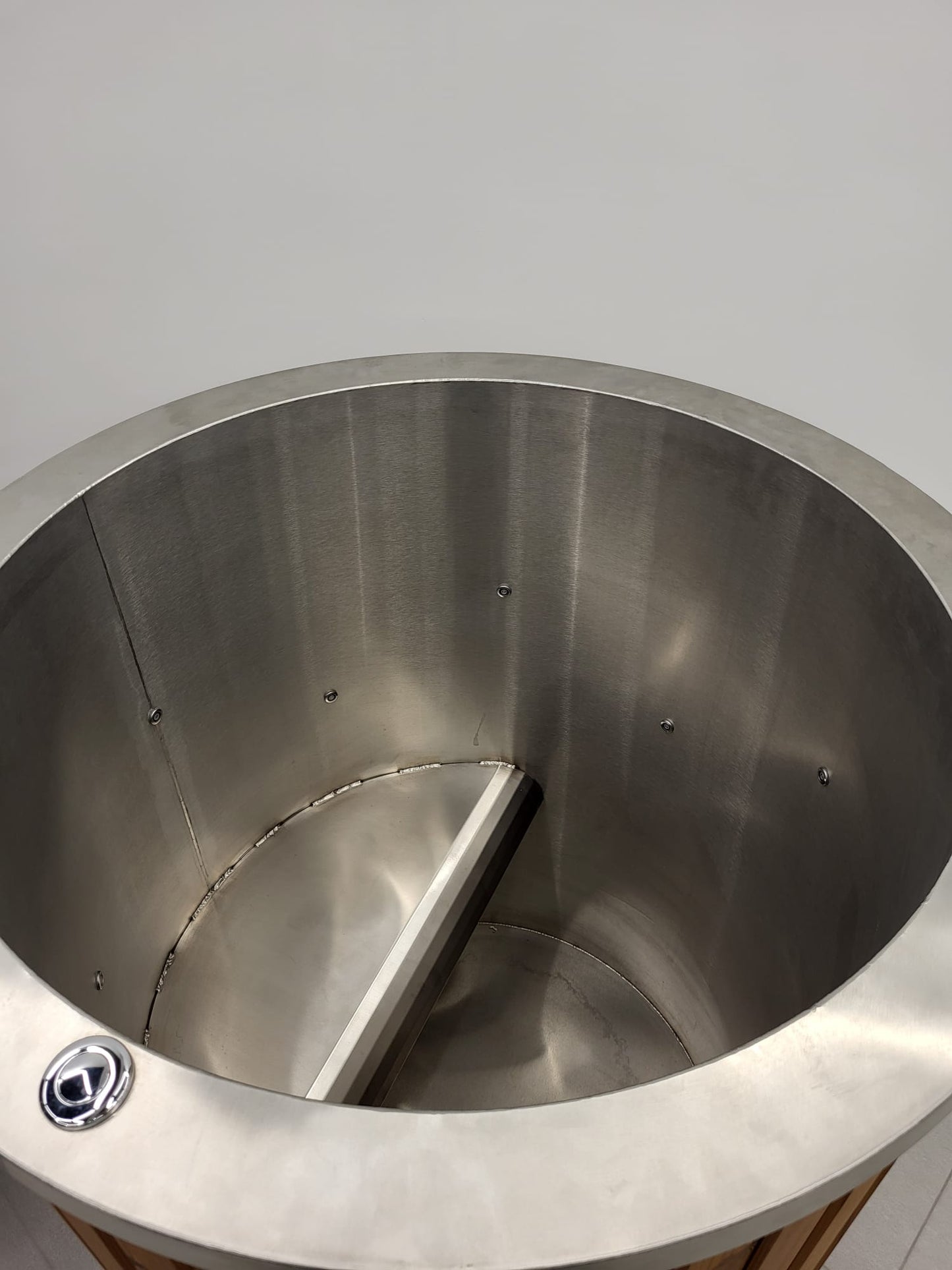 "moti" steel round icebath