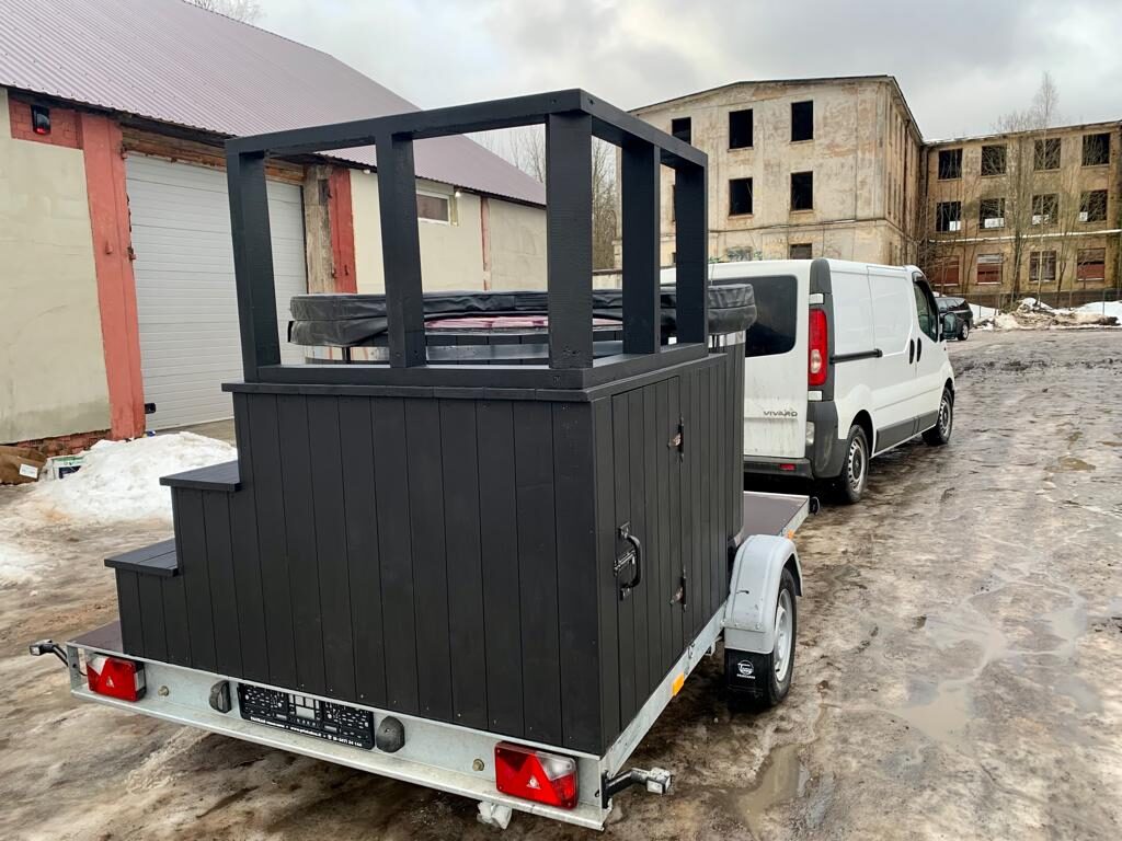 WHIRLPOOL AUS FIBERGLAS MIT AUSSENOFEN mit Seitenleiter
