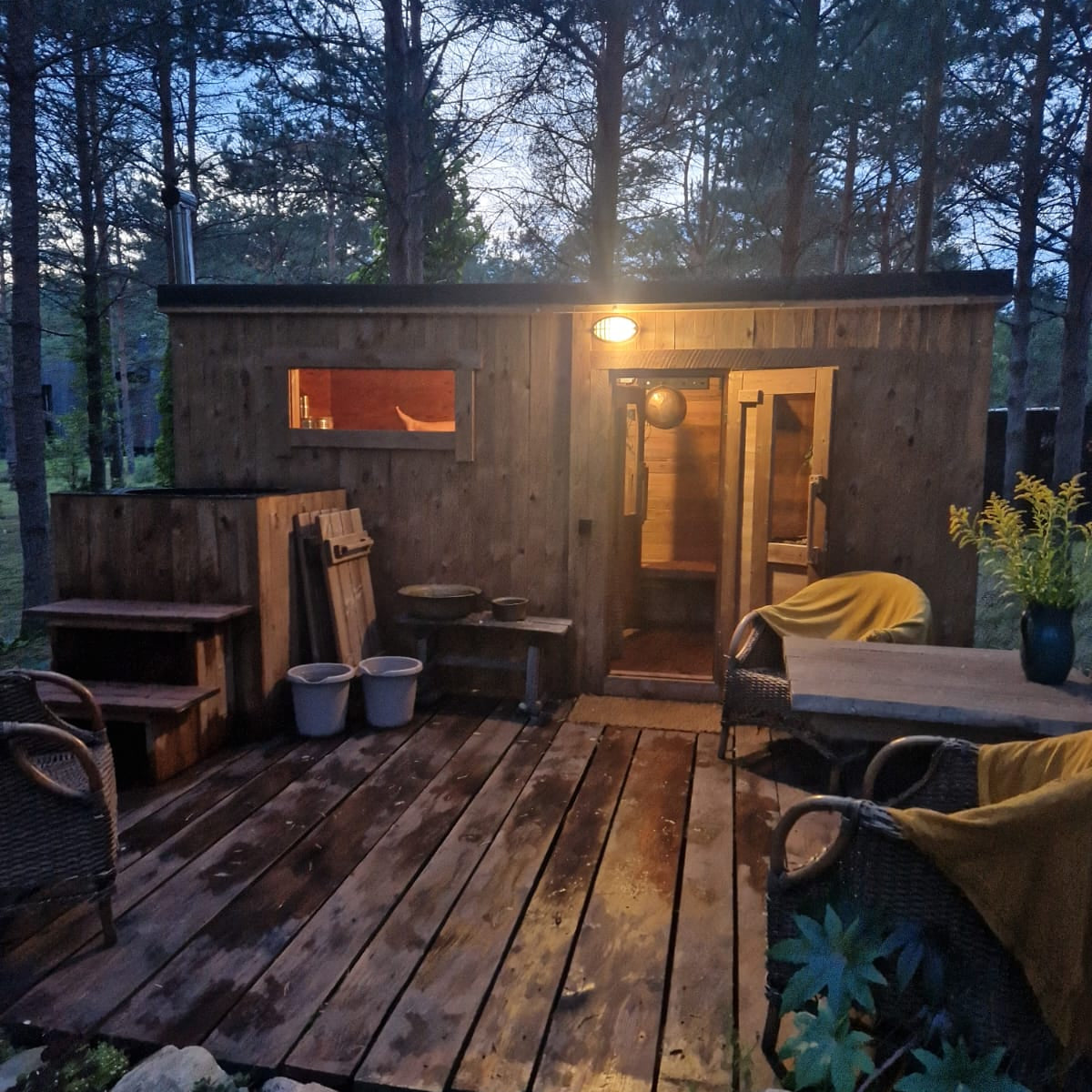 Compact outdoor sauna with eco-friendly Thermowood finish