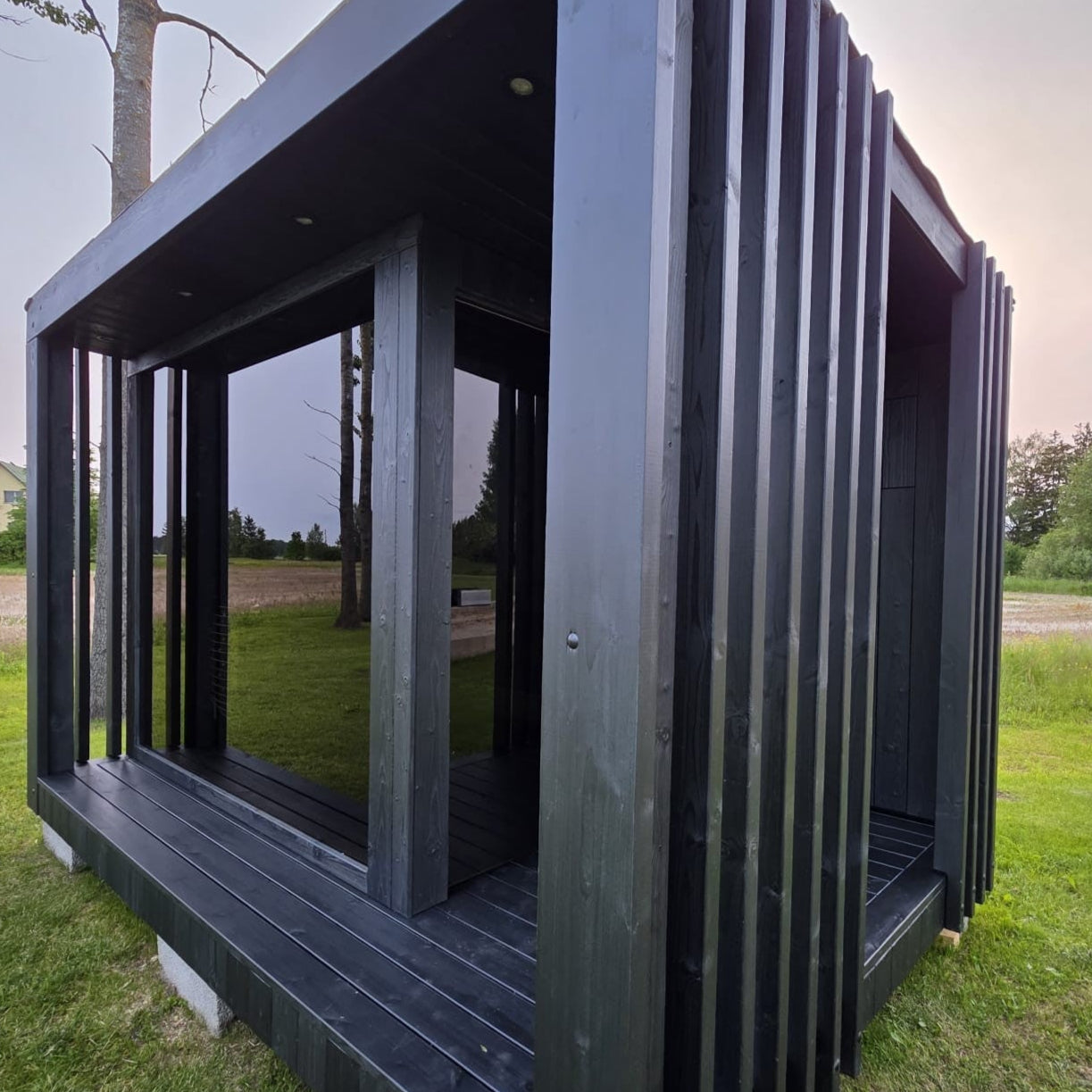 Luxury family-sized sauna cabin for up to 6 people with premium features
