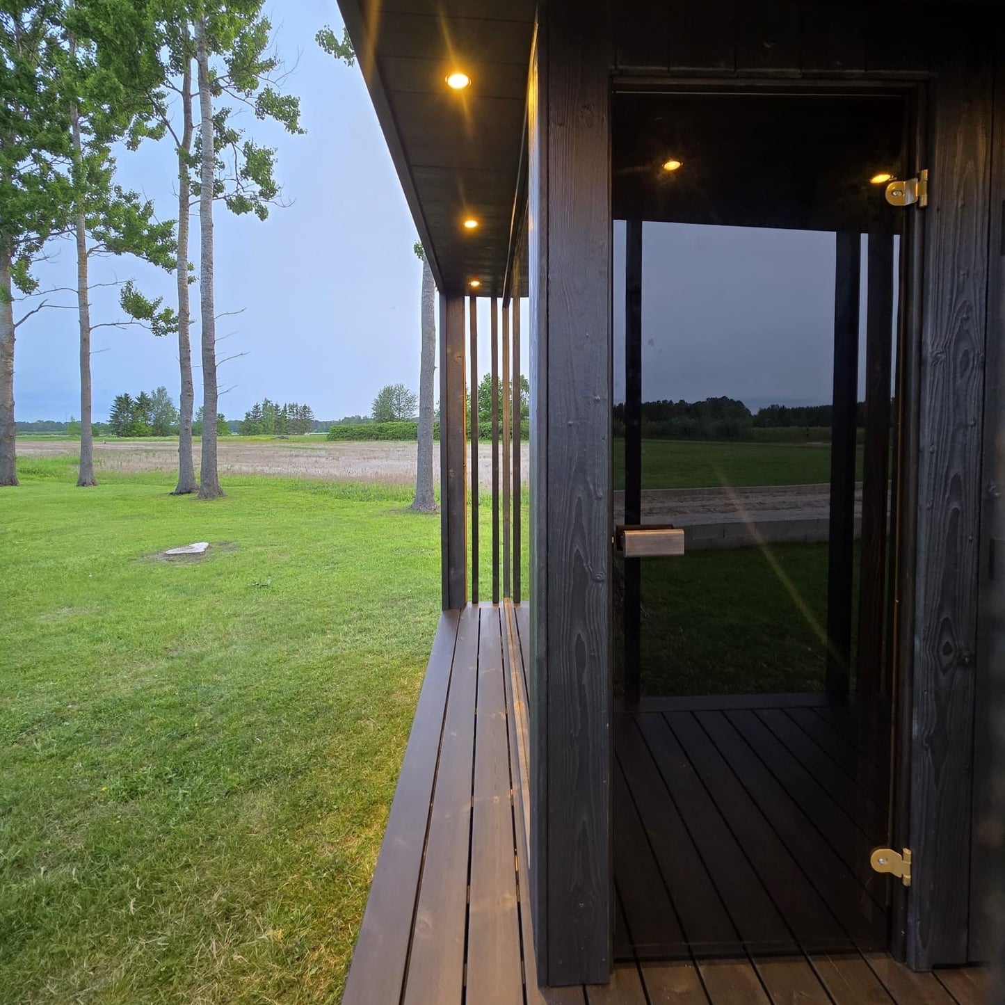 Luxury family-sized sauna cabin for up to 6 people with premium features