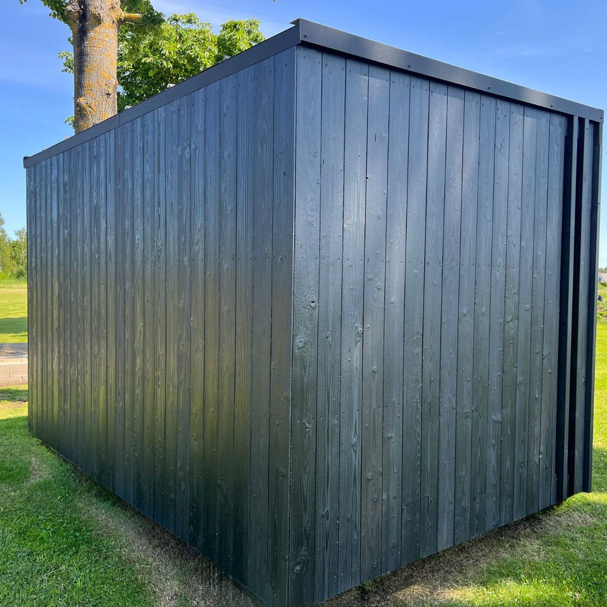 Luxury outdoor sauna for up to 6 people with modern handcrafted design