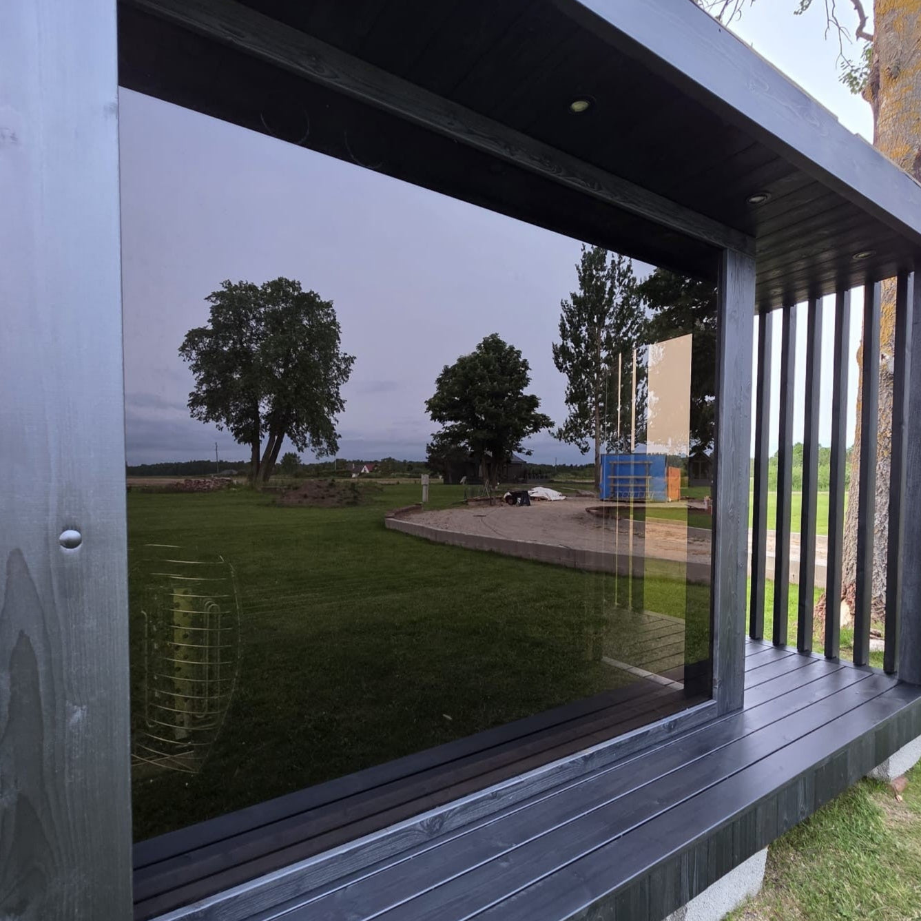 Luxury family-sized sauna cabin for up to 6 people with premium features