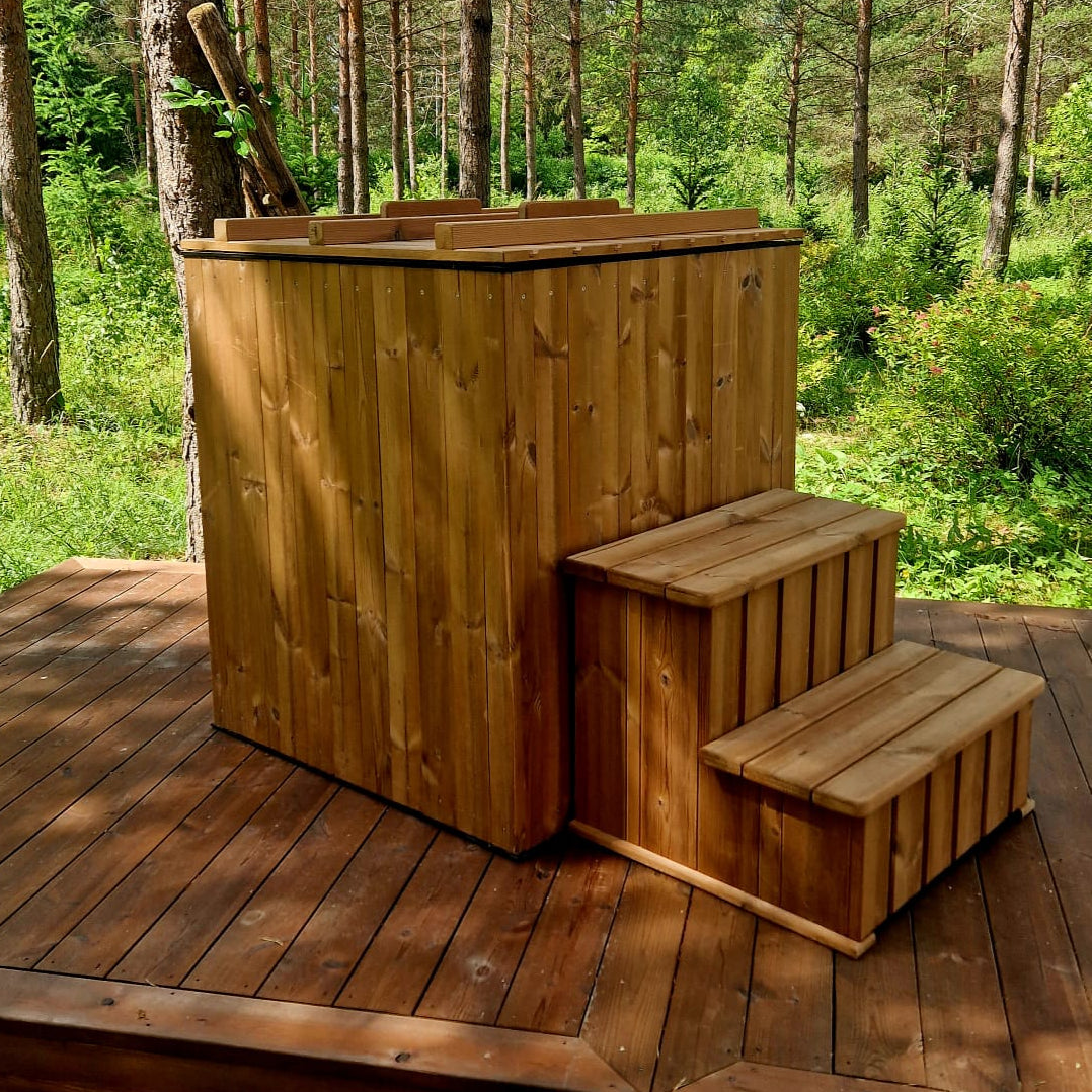 Compact Thermowood square ice bath for outdoor recovery