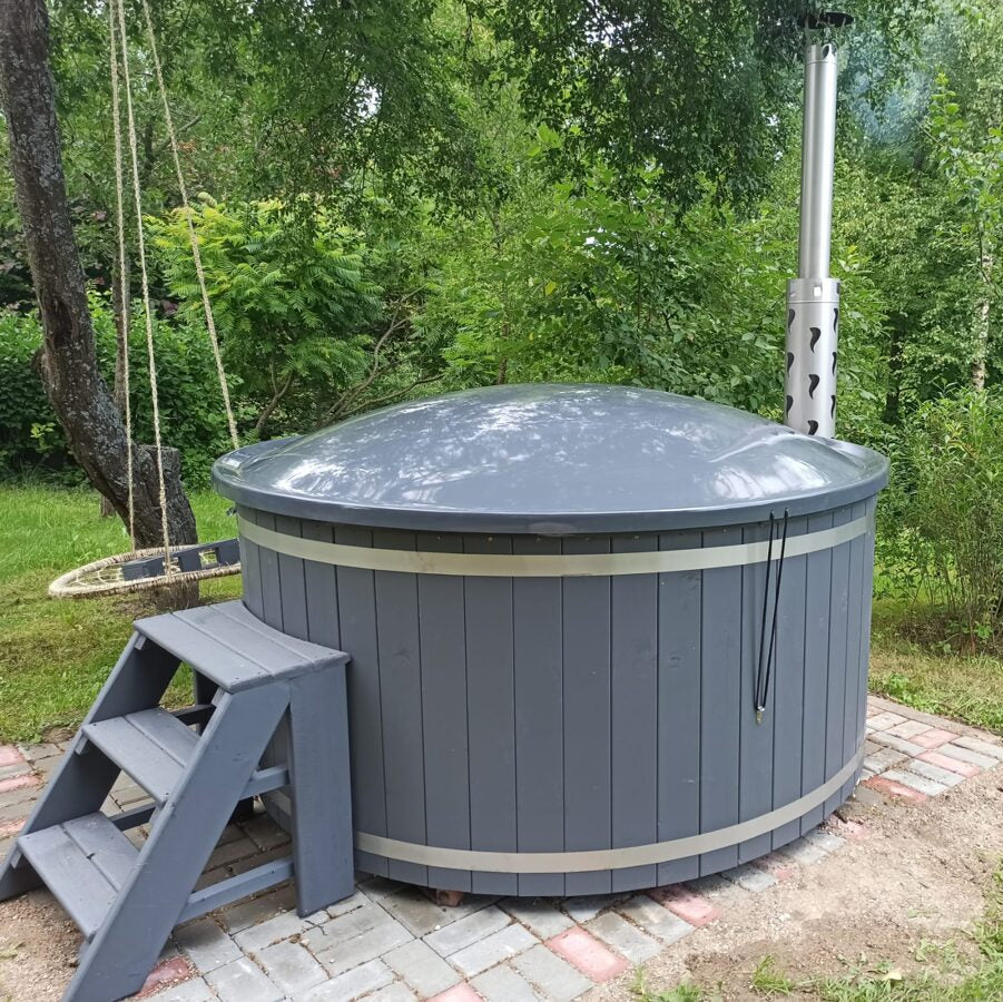 Whirlpool aus Fiberglas mit integriertem Ofen