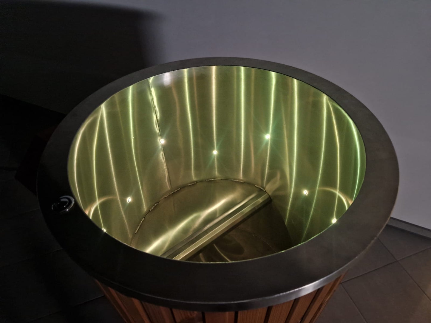 "moti" steel round icebath