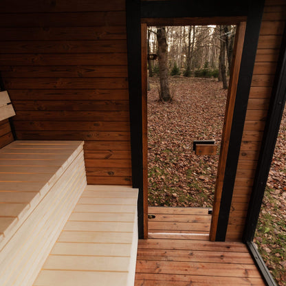 Thermoholz-Außensauna mit integriertem Hot Tub