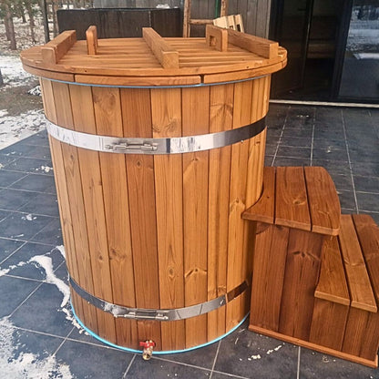 Outdoor round ice bath tub for wellness and post-sauna cooling
