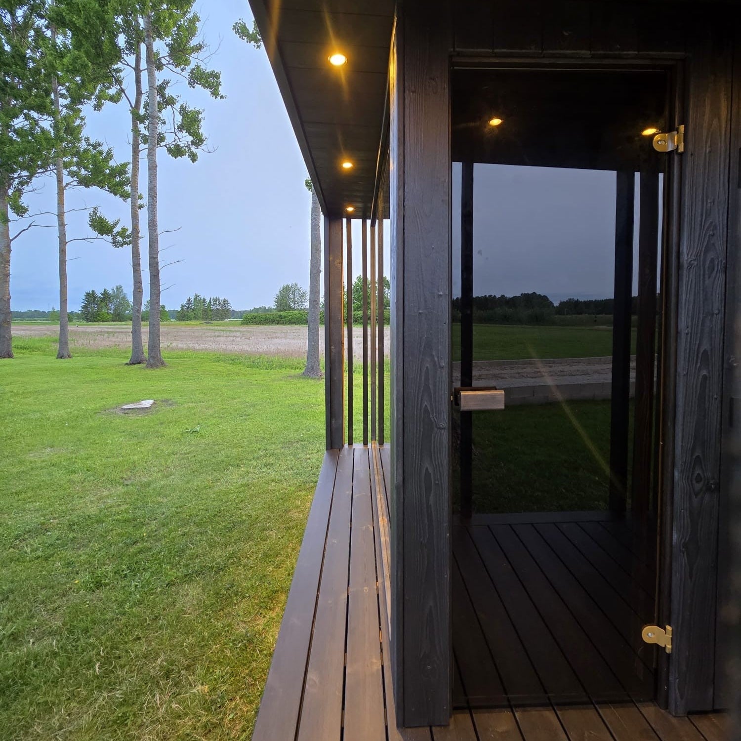 Luxury family-sized sauna cabin for up to 6 people with premium features