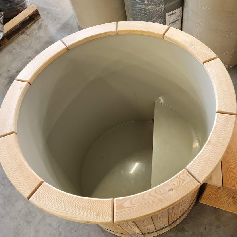 Handcrafted outdoor round cold plunge tub with durable design