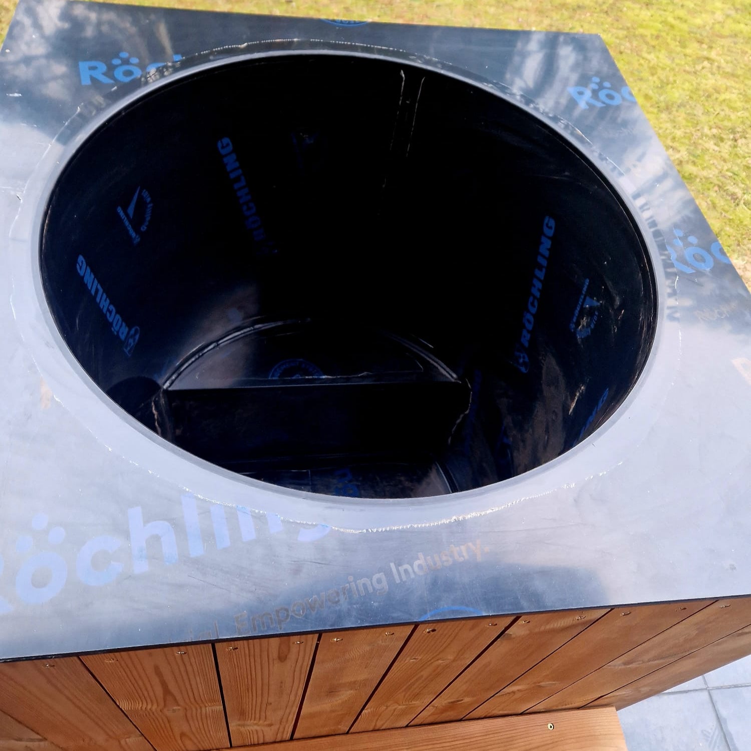 Premium outdoor square cold plunge tub with Thermowood walls