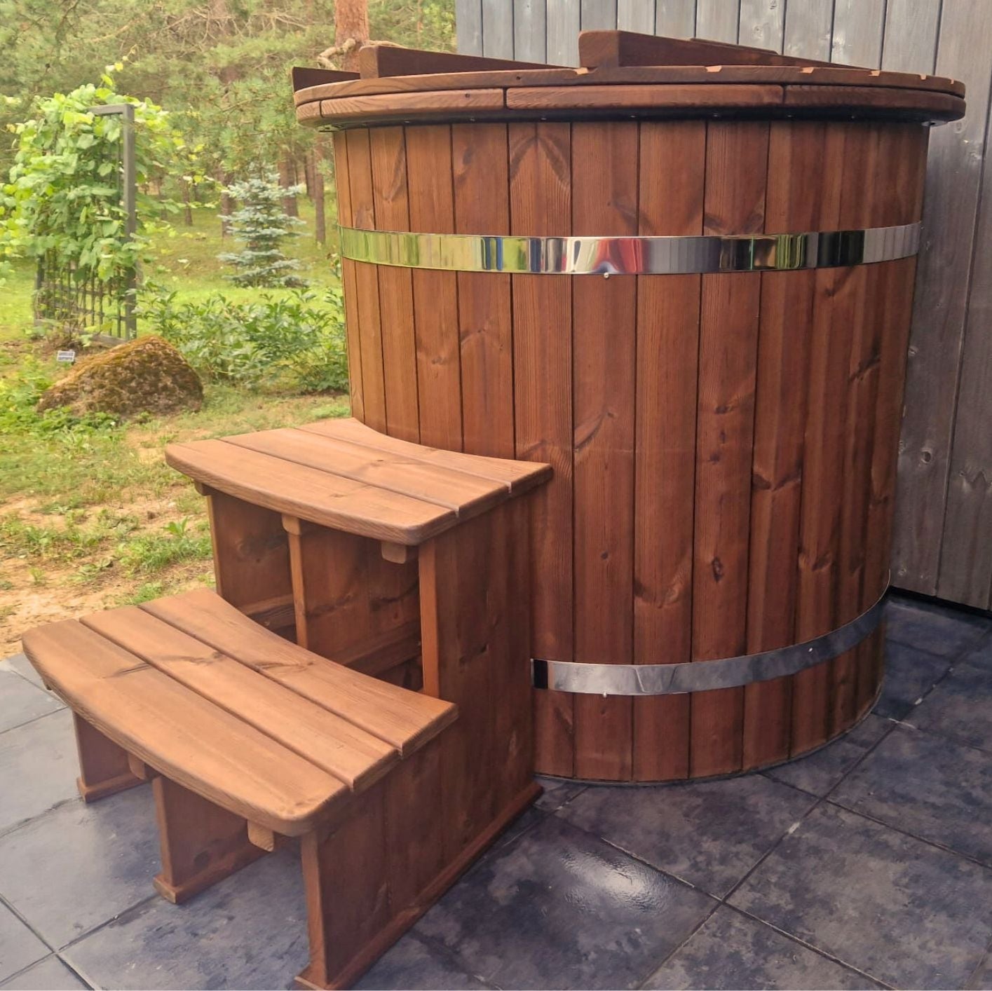 Wellness round cold plunge ice bath tub for therapy and relaxation