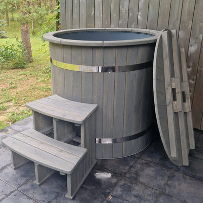 Round immersion bath for cold water therapy and fitness recovery