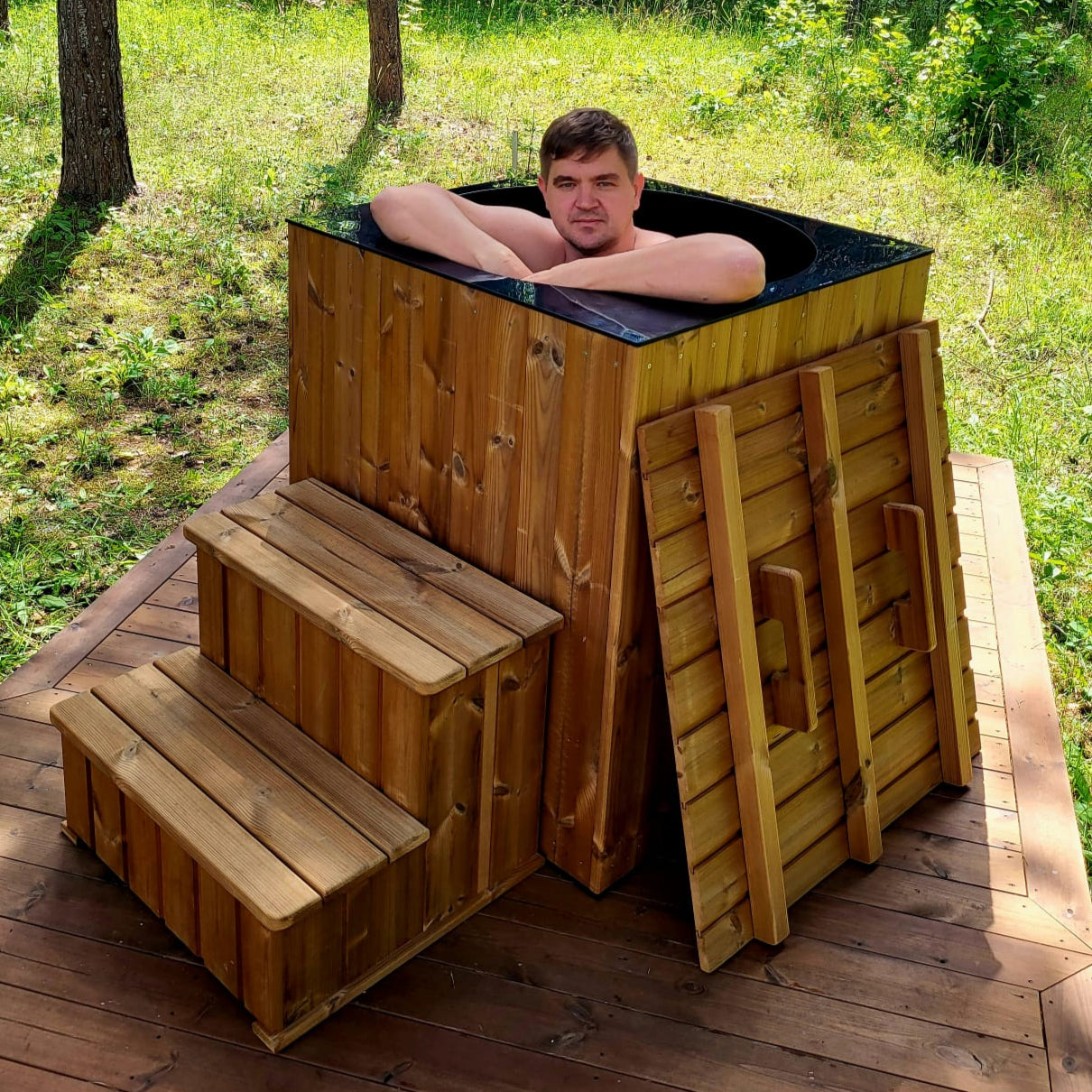 Outdoor square ice bath with Thermowood cladding for recovery