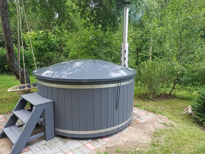 Whirlpool aus Fiberglas mit integriertem Ofen