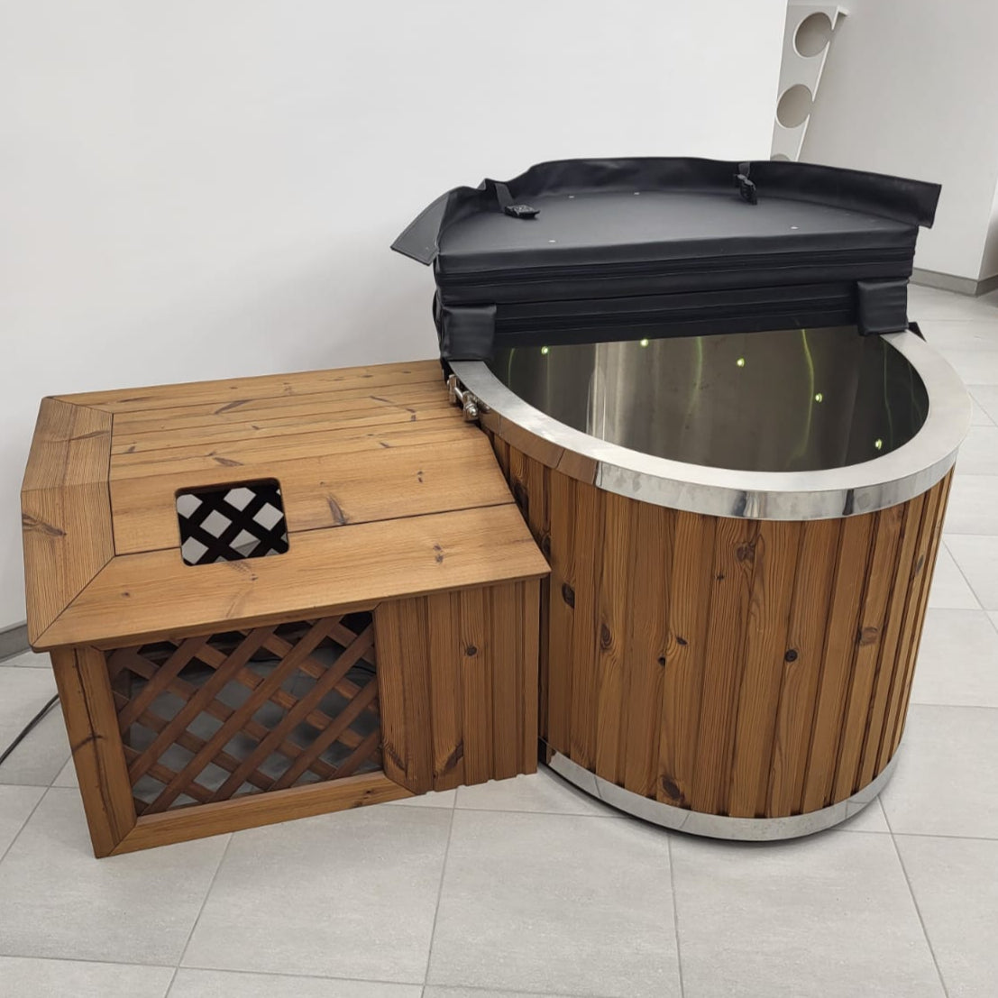 Outdoor cold plunge ice tub with powerful chiller for fast muscle recovery and spa use