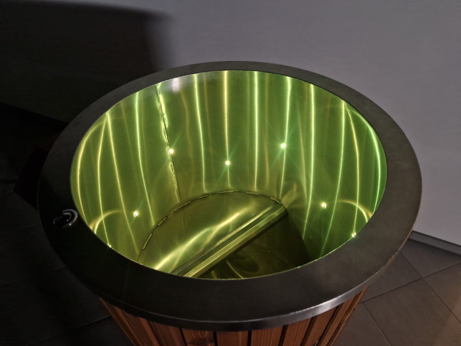 Portable ice bath tub with chiller – cold plunge solution for European homes and gyms