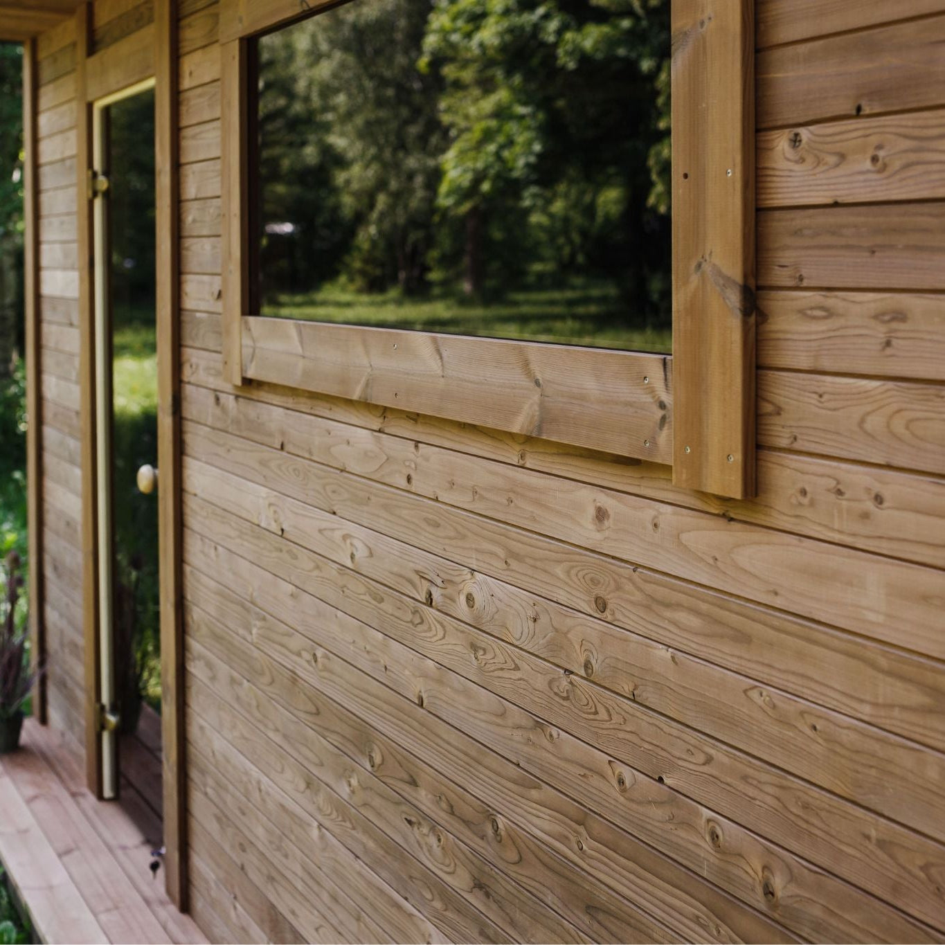 Comfortable pre-room sitting area inside the thermowood sauna